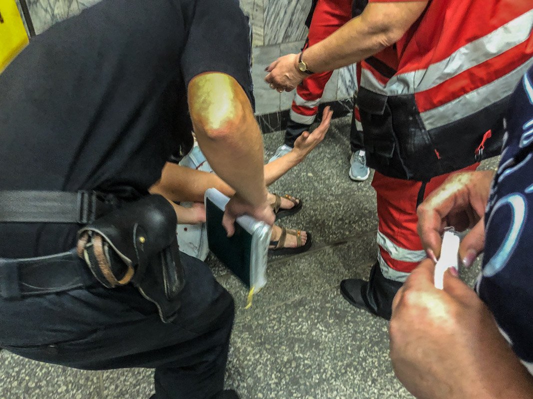 В четверг, 25 июля, на станции метро «Площадь Льва Толстого» женщина оступилась на эскалаторе и упала
