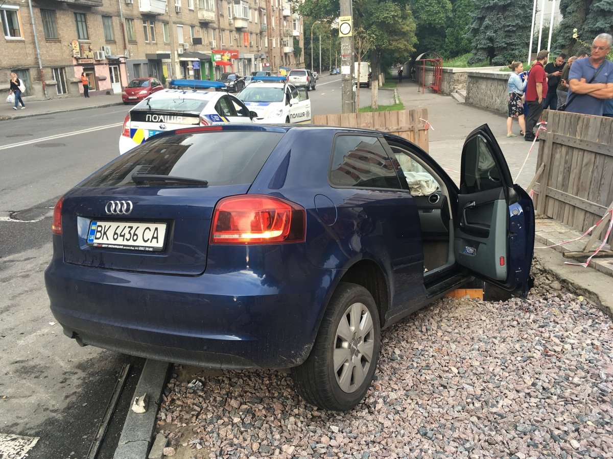 Водителя увезла скорая