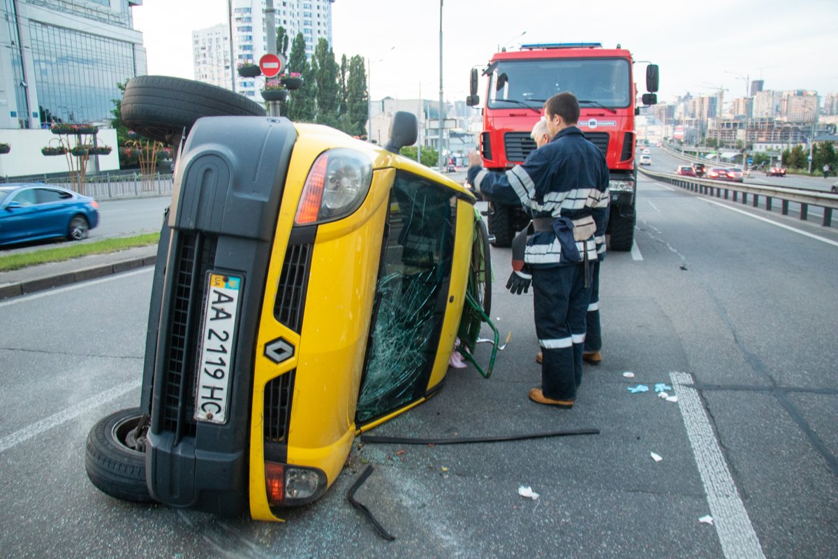 Водитель травмировал руку 