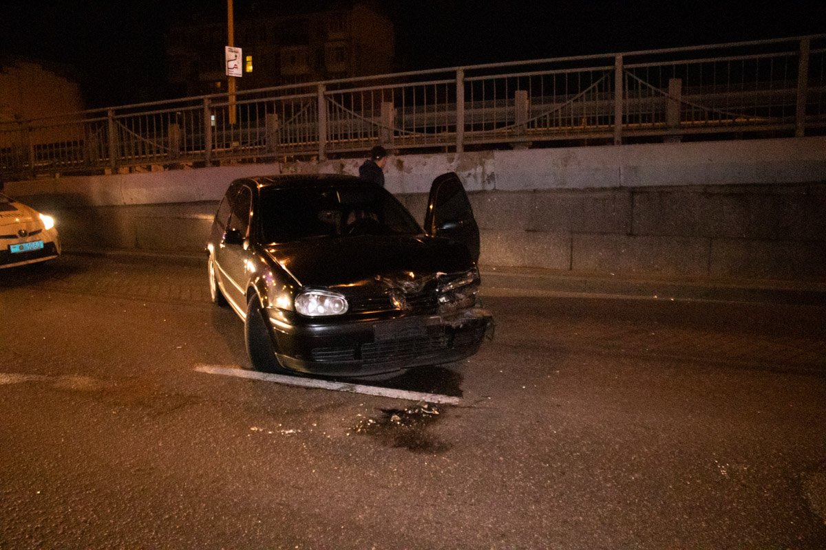 На Подоле Volkswagen влетел в Ford 