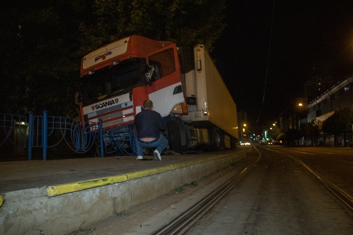 В пятницу, 26 июля, в Киеве на Старовокзальной произошла авария