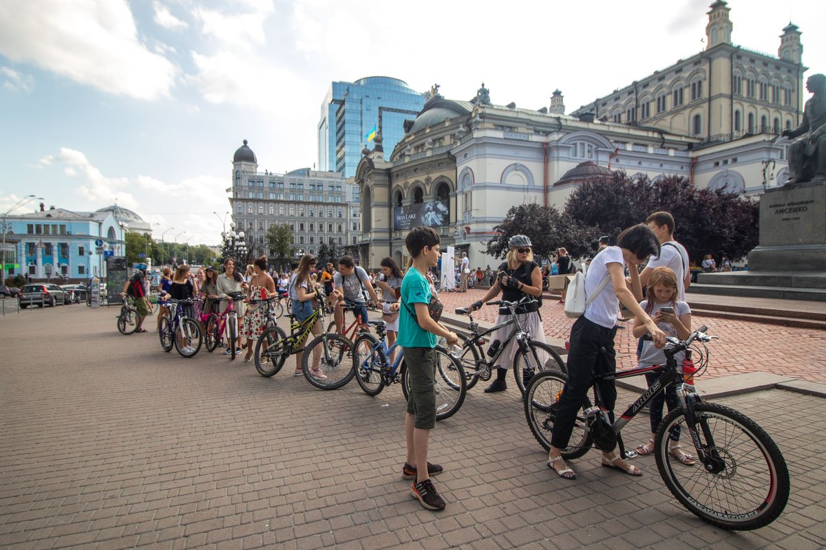 27 июля в Киеве около 300 женщин собрались в центре, чтобы принять участие в велопробеге CycleChic