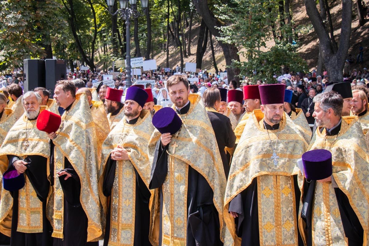 Духовенство УПЦ МП на молебне Духовенство УПЦ МП на молебне