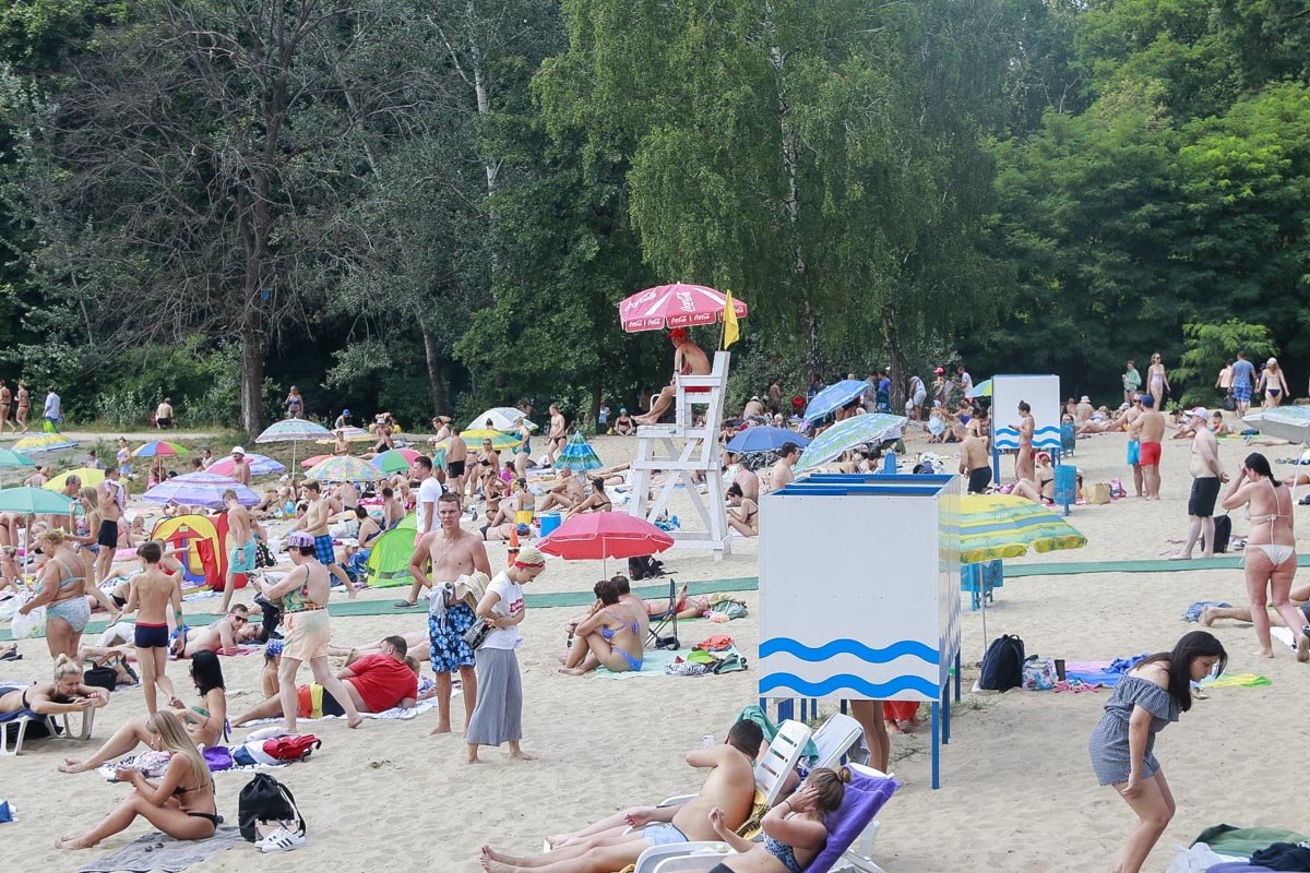 Тело доставили на оживленный пляж "Пуща-Водица" и передали следователям Тело доставили на оживленный пляж "Пуща-Водица" и передали следователям