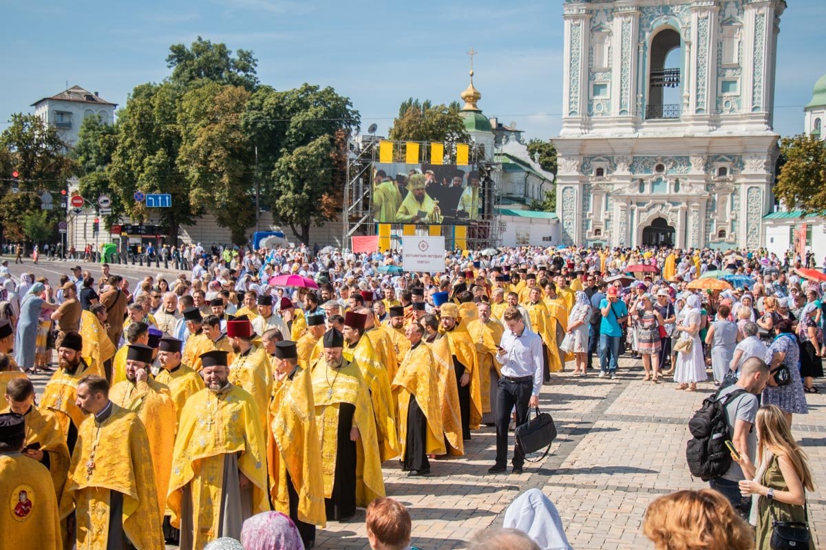 В Киеве прошел первый в истории крестный ход Православной Церкви Украины В Киеве прошел первый в истории крестный ход Православной Церкви Украины