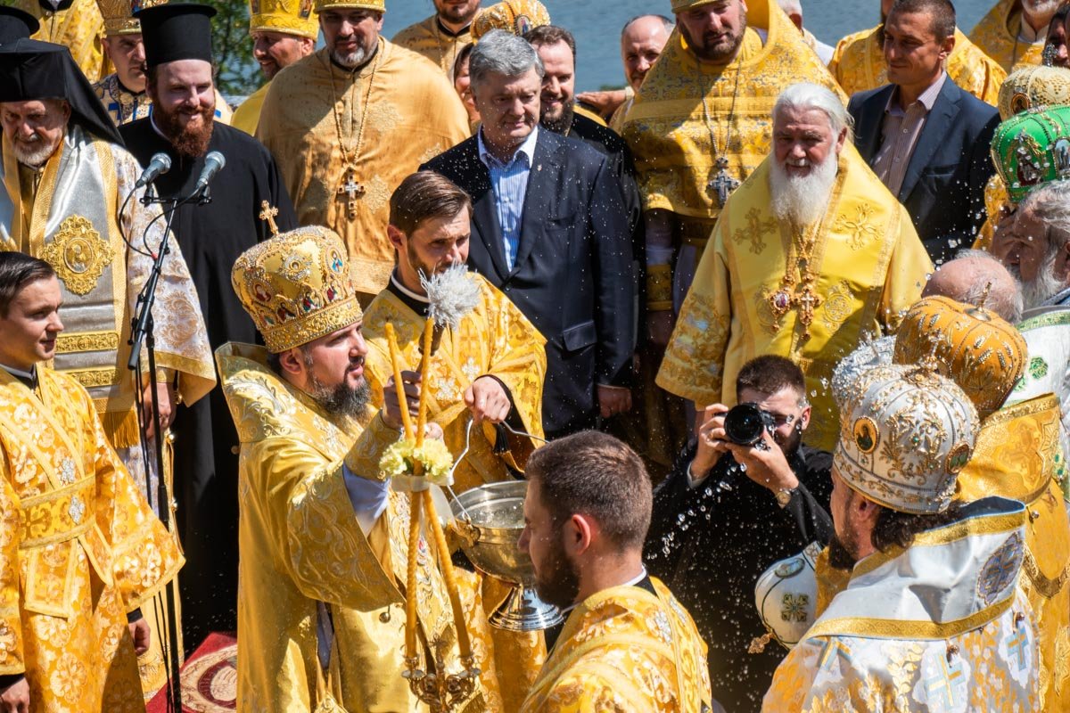 Шествие духовенства и верующих ПЦУ прибыло к Владимирской горке около 12:00 Шествие духовенства и верующих ПЦУ прибыло к Владимирской горке около 12:00