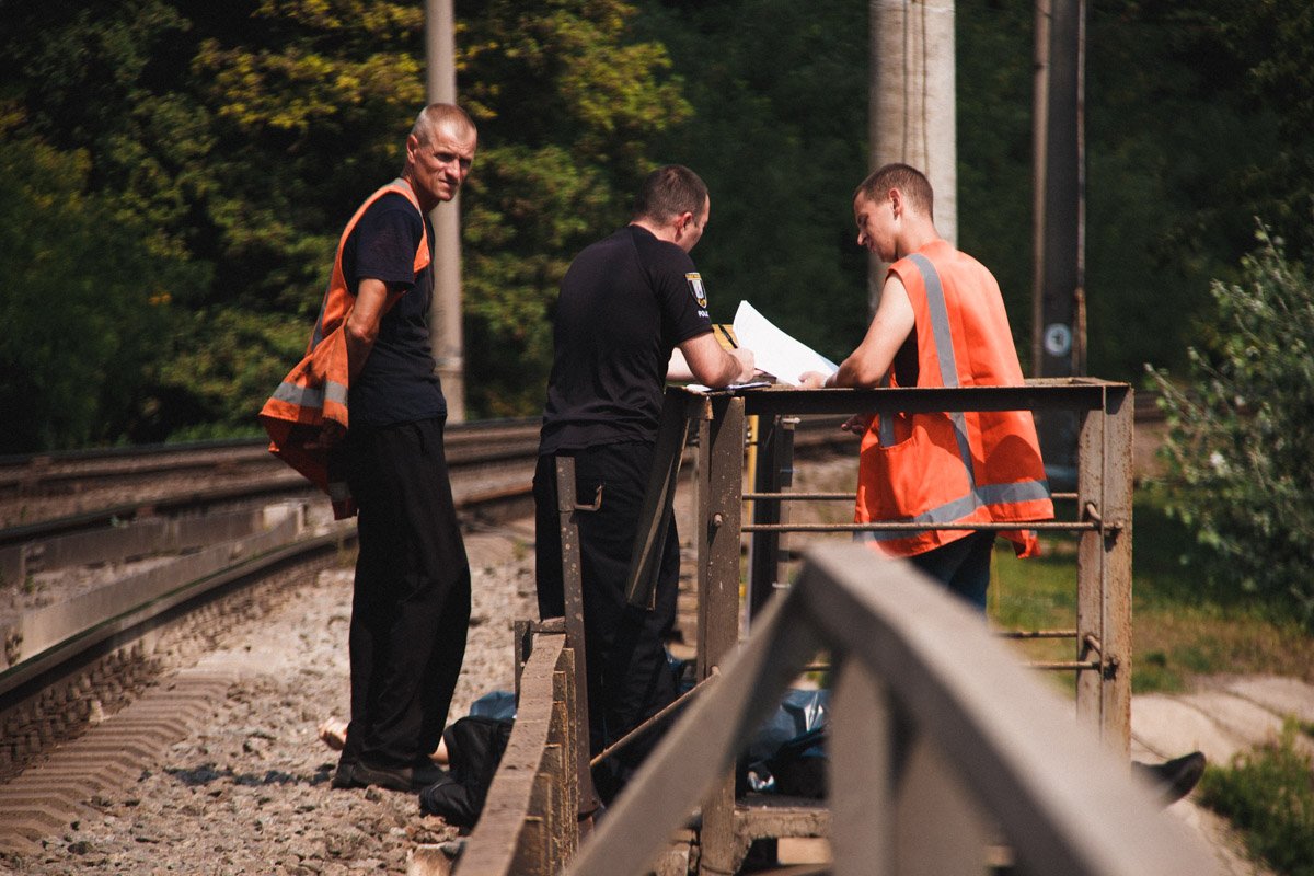 От полученных травм он скончался на месте От полученных травм он скончался на месте
