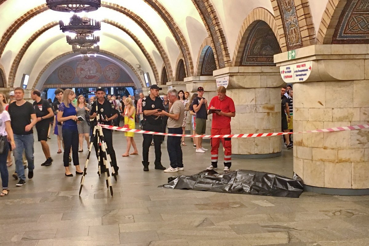 В Киеве на перроне станции метро «Золотые ворота» умер мужчина