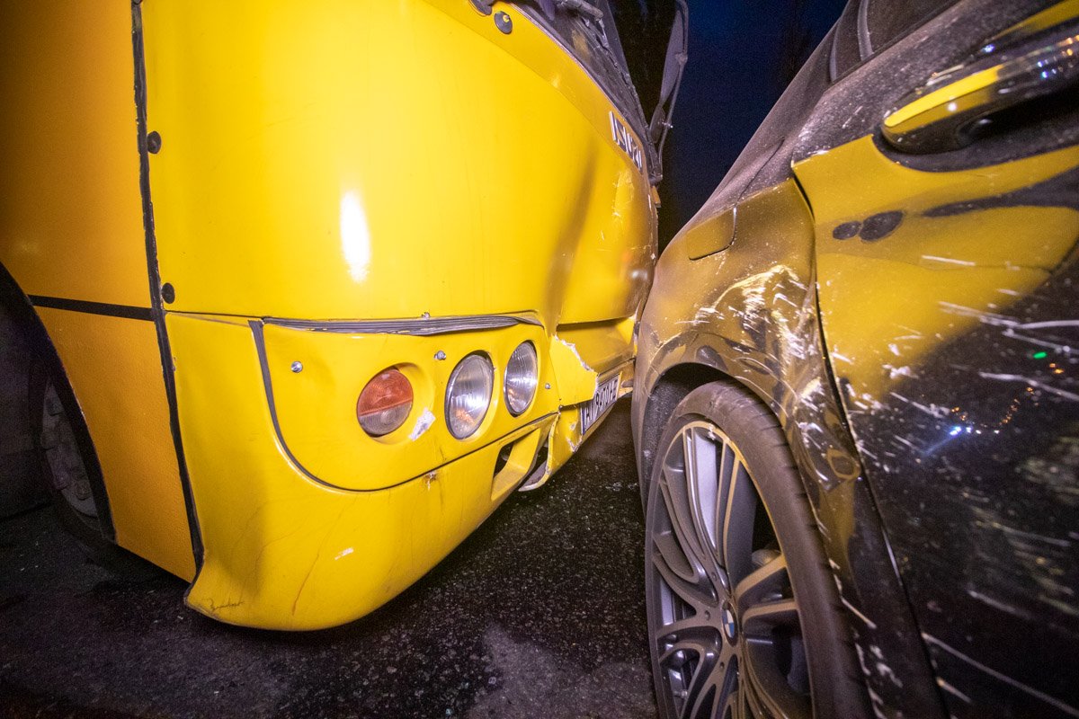 Водитель и пассажир BMW отделались испугом Водитель и пассажир BMW отделались испугом