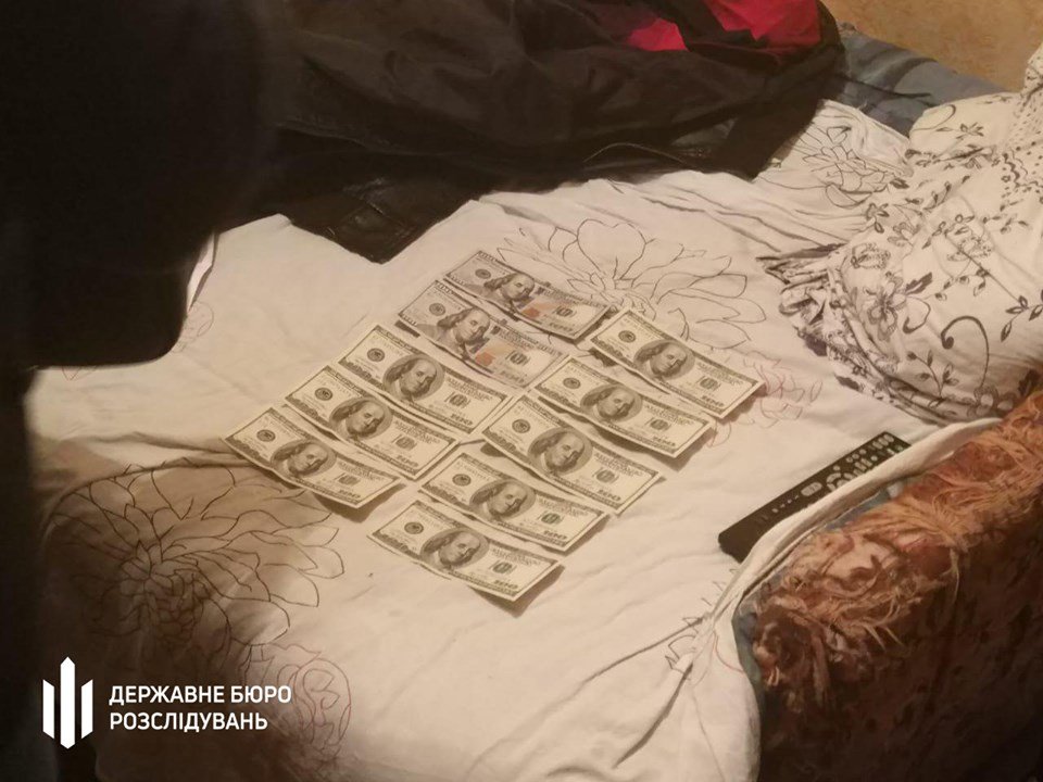 Под Киевом следователь украл вещественные доказательства в размере более 120 тысяч гривен Под Киевом следователь украл вещественные доказательства в размере более 120 тысяч гривен