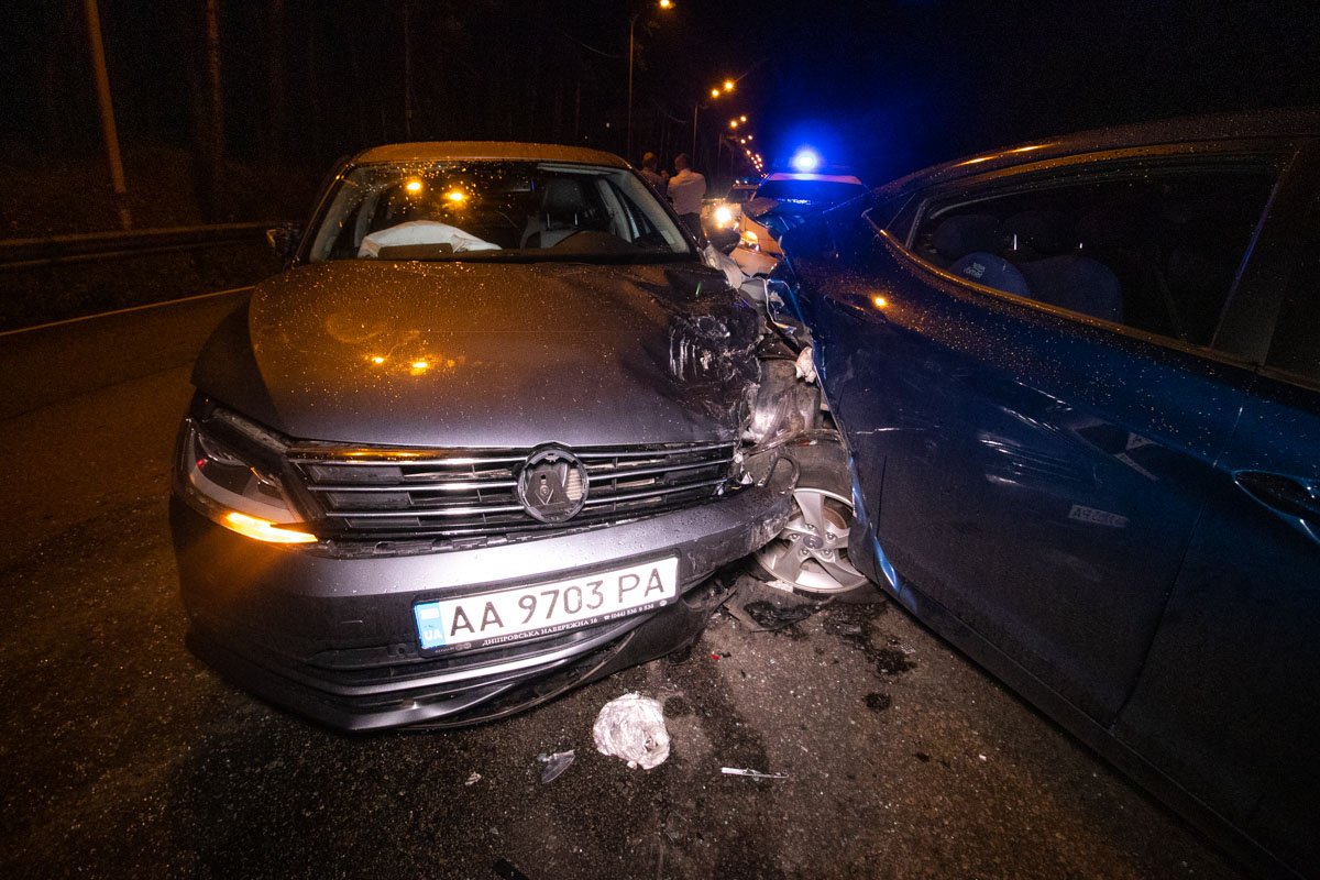 Автомобили раскидало по проезжей части