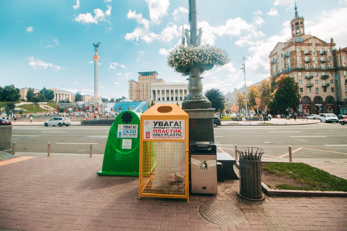 Сейчас, несмотря на то, что с момента появления таких контейнеров по всему Киеву прошел месяц, это все еще эксперимент