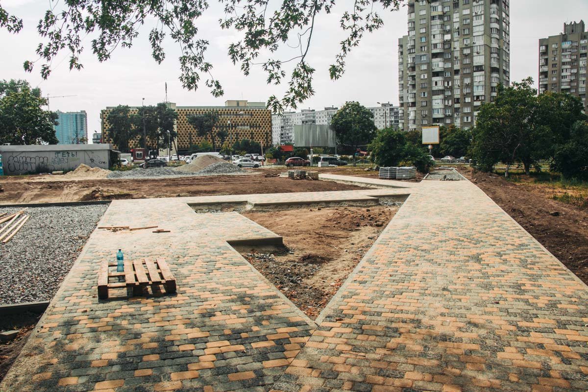 Вот такая сейчас панорама открывается на вечерний левый берег Киева