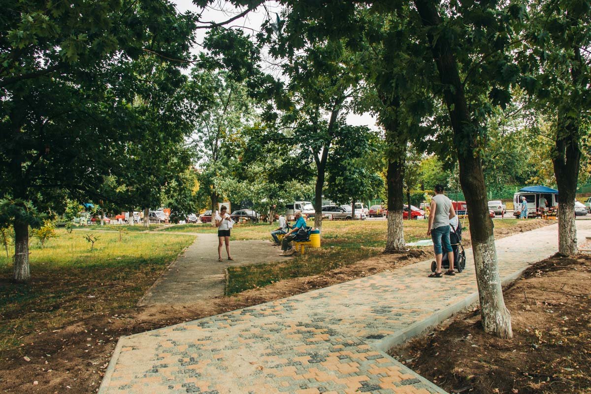 Несмотря на то, что ремонтные работы еще в самом разгаре, кто-то уже пробует новую плитку