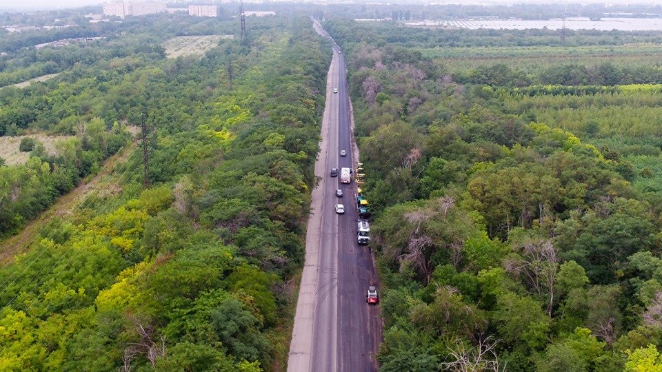 Сейчас строительство ведется одновременно на всех участках трассы