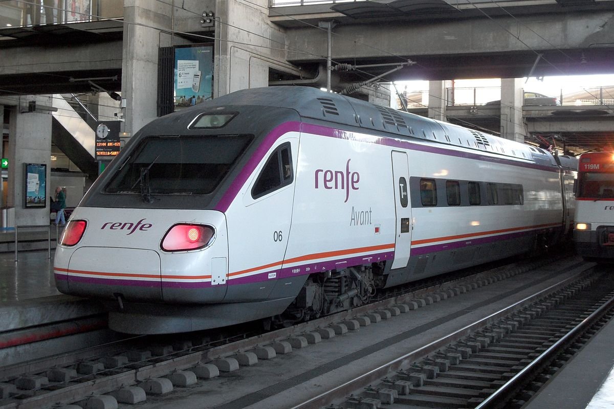 Испанский государственный железнодорожный оператор Renfe отменил сотни рейсов поездов из-за забастовки работников