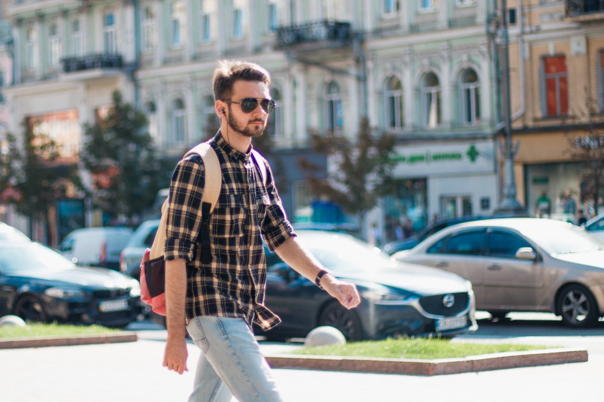 В такую солнечную погоду даже обычная прогулка по улице может стать частью фотосета В такую солнечную погоду даже обычная прогулка по улице может стать частью фотосета