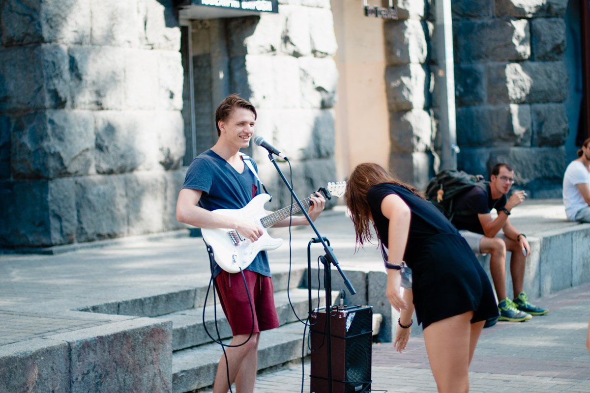 Судите сами - хорошее настроение окружающим дарили музыканты Судите сами - хорошее настроение окружающим дарили музыканты