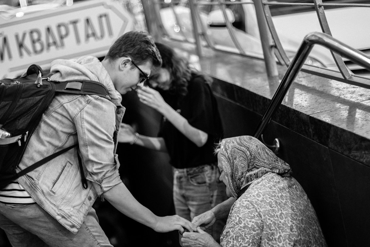 Что уж говорить о таких снимках - именно они внушают надежду на то, что добрых людей в мире все-таки достаточно Что уж говорить о таких снимках - именно они внушают надежду на то, что добрых людей в мире все-таки достаточно