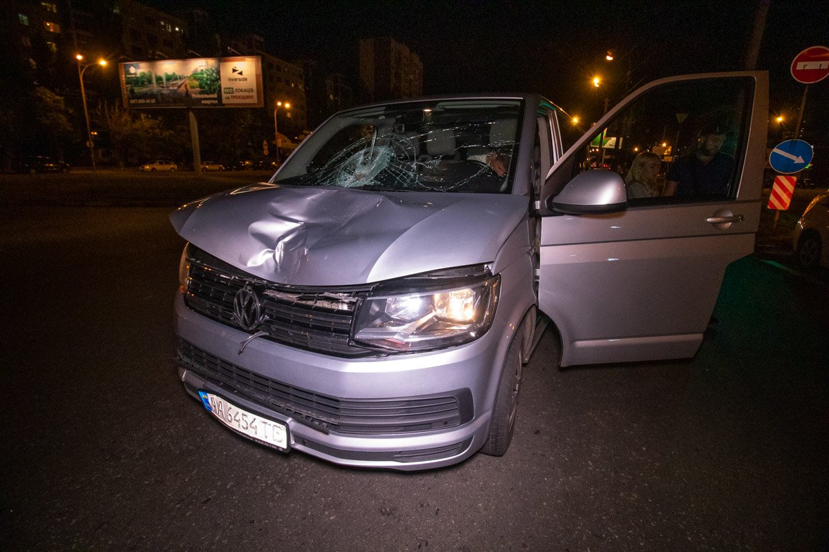 В Деснянском районе Киева на улице Братиславской, между улицами Андрея Малышко и улицы Александра Бойченко, произошло смертельное ДТП