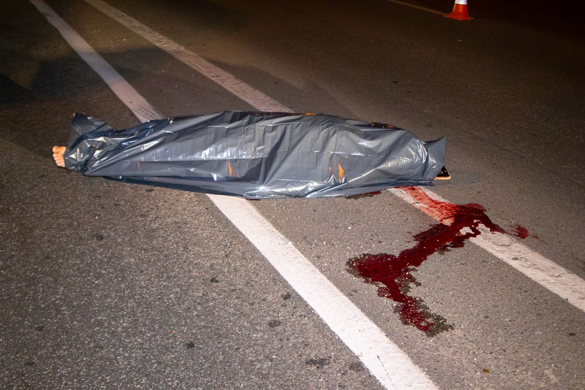 Автомобиль Volkswagen Caravelle сбил мужчину