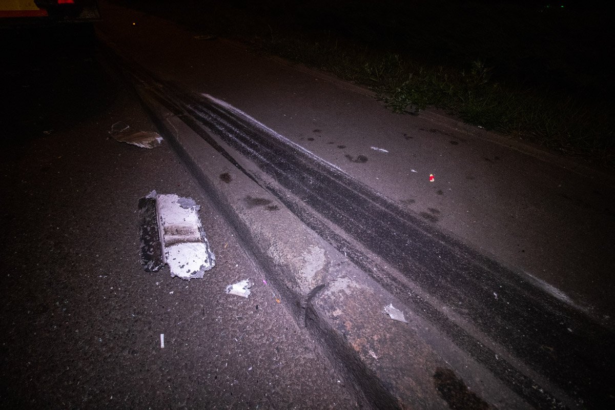 Водитель грузовика сворачивал в крайнюю правую сторону