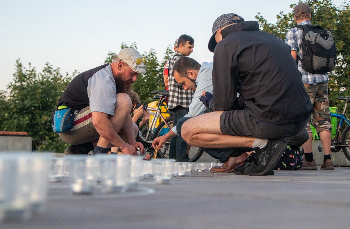 В акции принимали участие около 20 человек