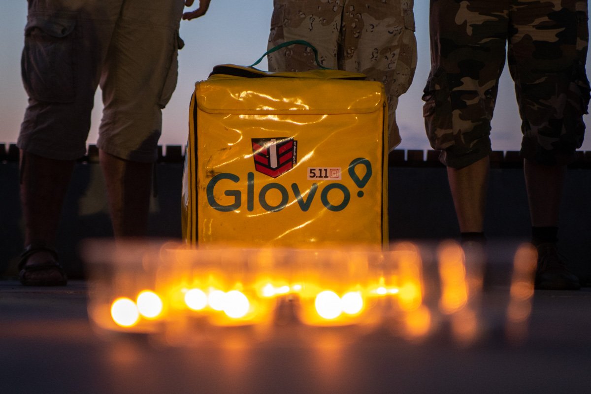 Саму акцию организовали курьеры компании