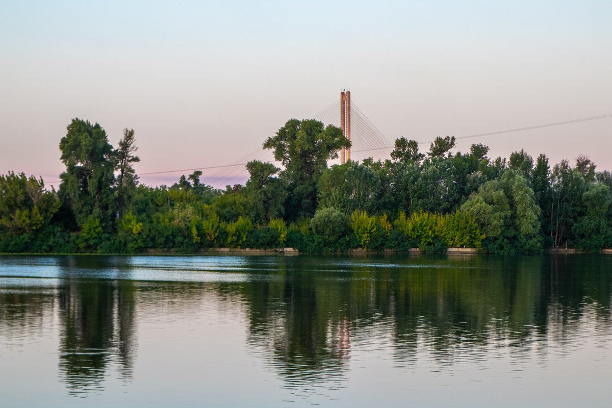 Мегаполис очень близко, но тишина неописуемая 