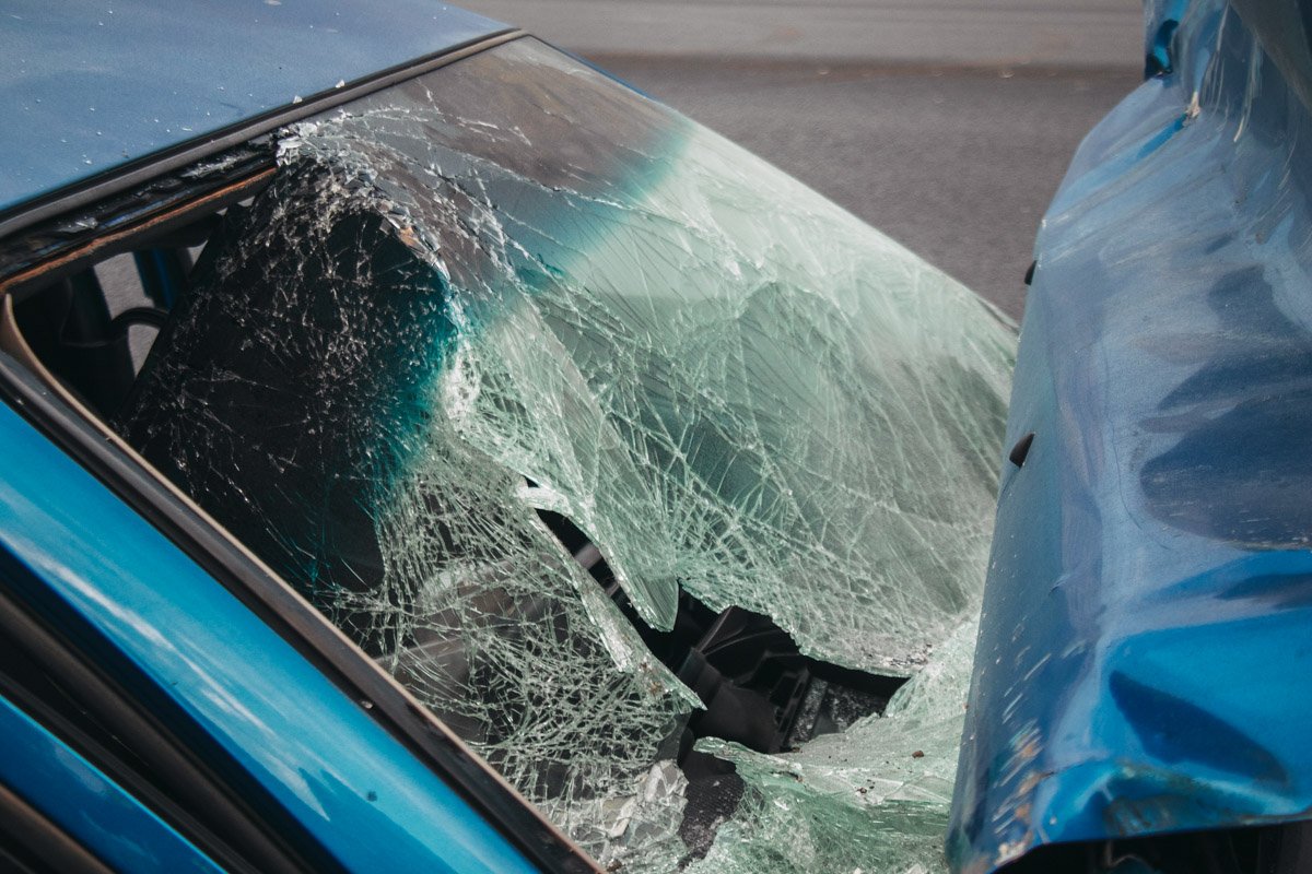 С водительской стороны подушка безопасности сработала, а вот с пассажирской - нет С водительской стороны подушка безопасности сработала, а вот с пассажирской - нет