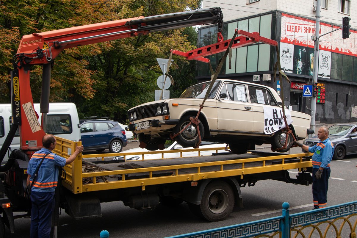 Движение по бульвару заметно ускорилось
