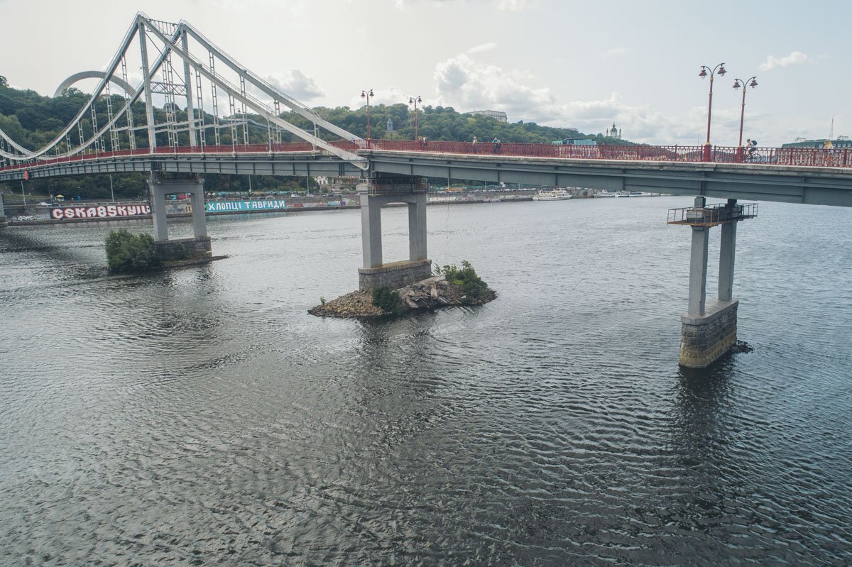 В Киеве снова рушатся мосты