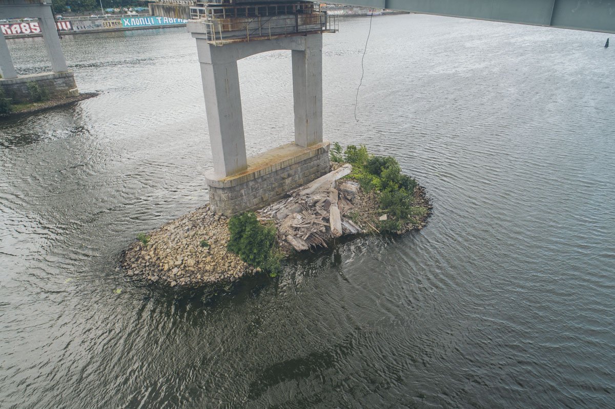 В этот раз устал пешеходный мост на Труханов остров 