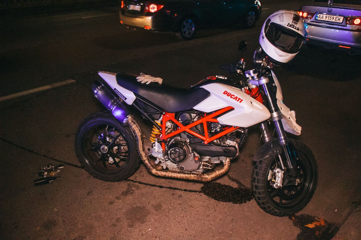 В результате аварии пострадал водитель двухколесного