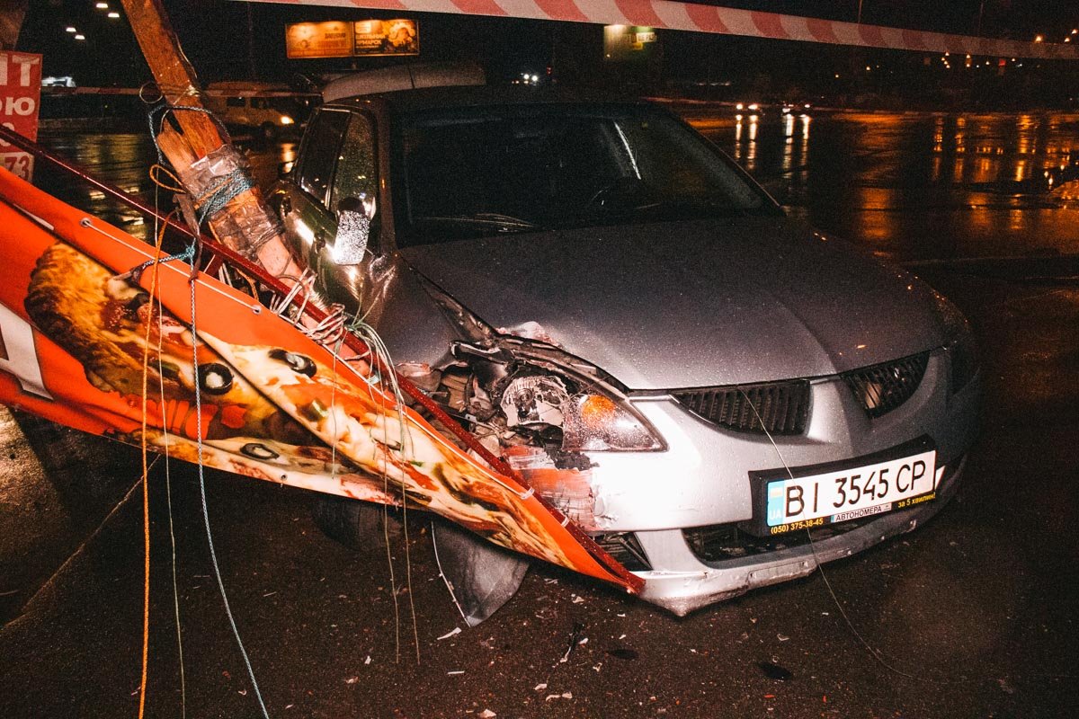 От удара таксист влетел в ларек с шаурмой 