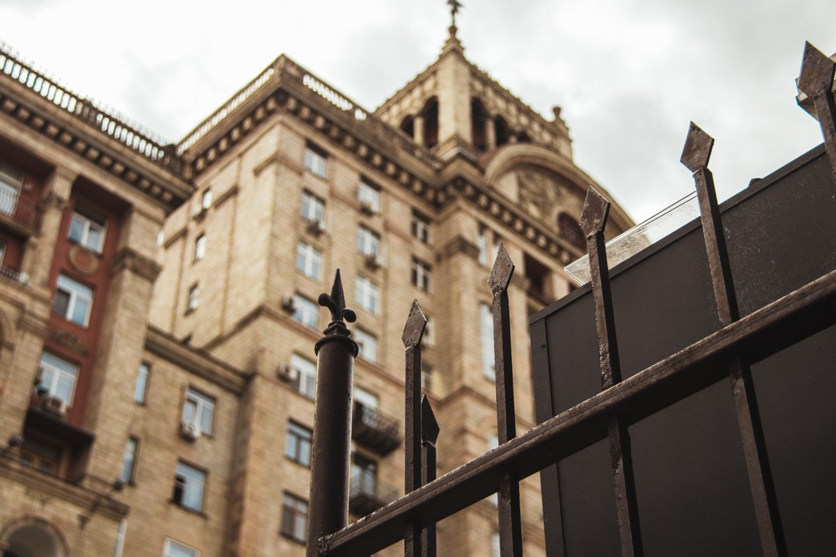 Только небо знает, как прошла пятничная ночь в центре столицы Только небо знает, как прошла пятничная ночь в центре столицы