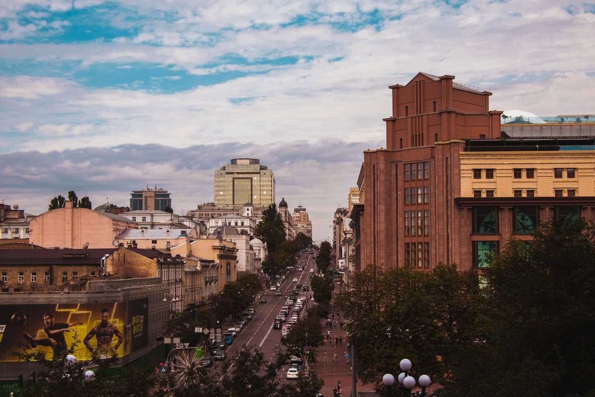 Каждую ночь мы стараемся вырваться из бетонных клеток кварталов, бетонных клеток квартир, бетонных клеток себя Каждую ночь мы стараемся вырваться из бетонных клеток кварталов, бетонных клеток квартир, бетонных клеток себя