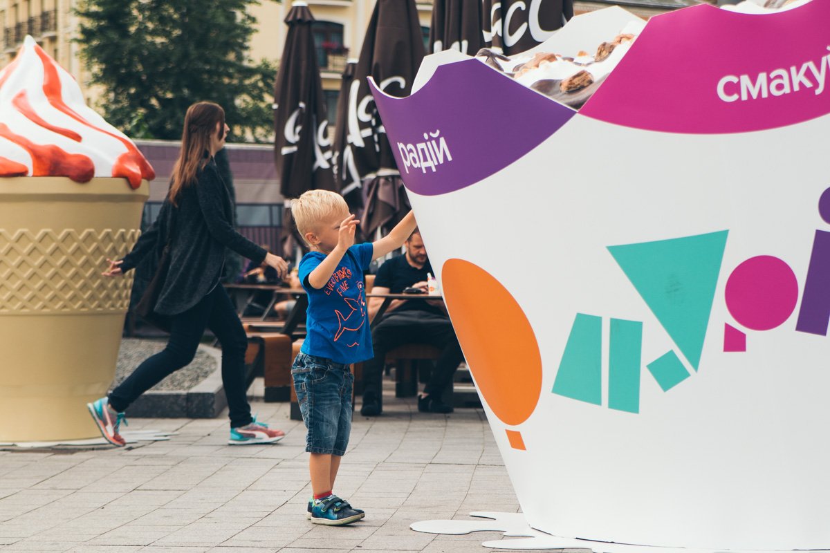 Так хочется прикоснуться к сладкой прохладе МакФлури Так хочется прикоснуться к сладкой прохладе МакФлури