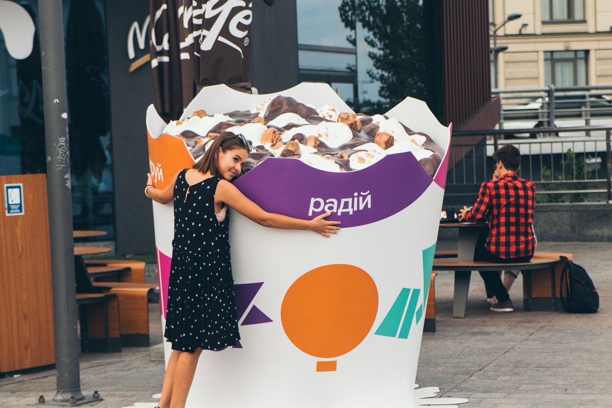 Почему бы и не обнять МакФлури, если есть такая возможность? Почему бы и не обнять МакФлури, если есть такая возможность?