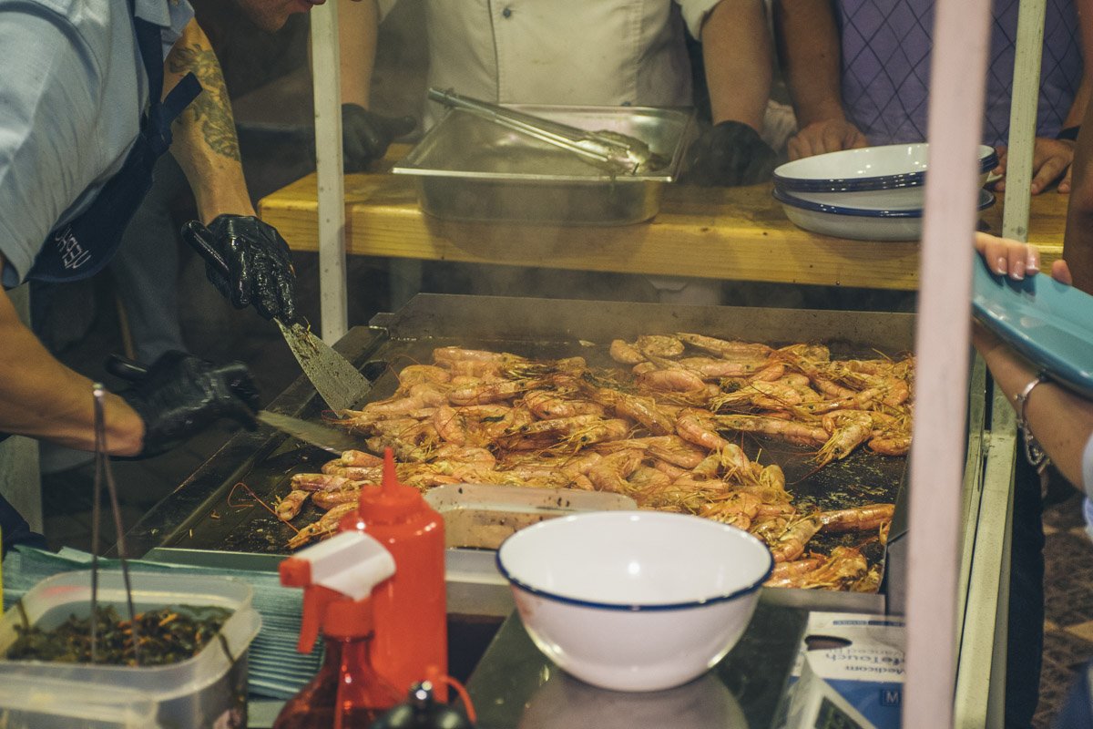 Блюда готовятся на гриле прямо перед вами Блюда готовятся на гриле прямо перед вами