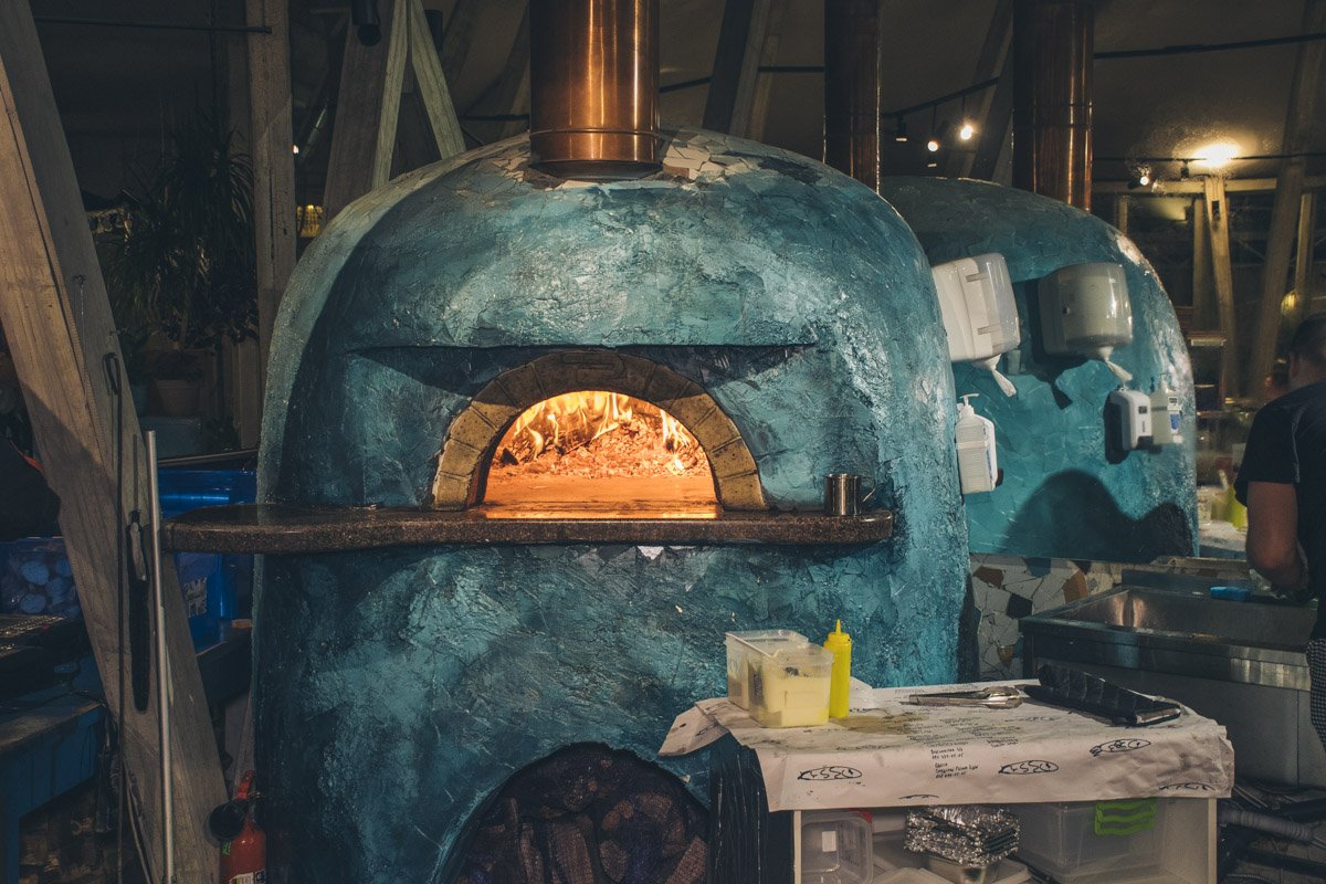 Огромная печь добавляет домашнего уюта Огромная печь добавляет домашнего уюта