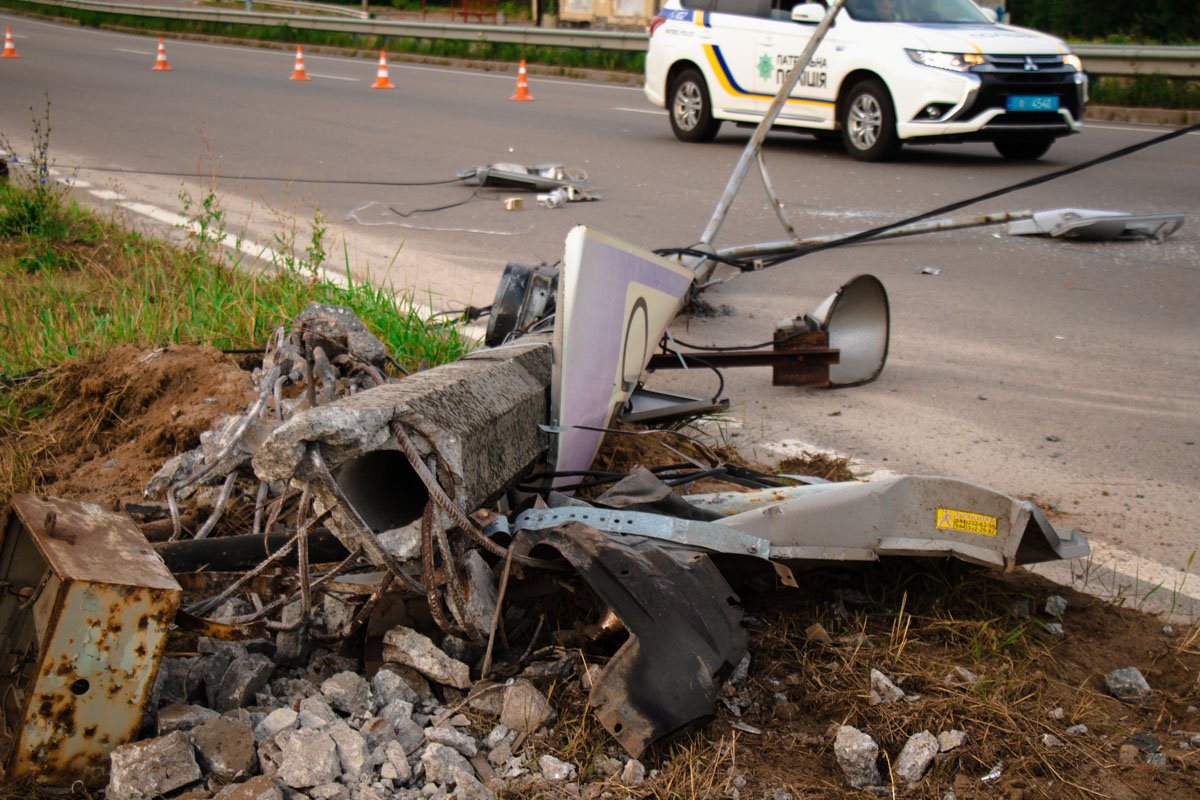 На месте помимо медиков работали и патрульные