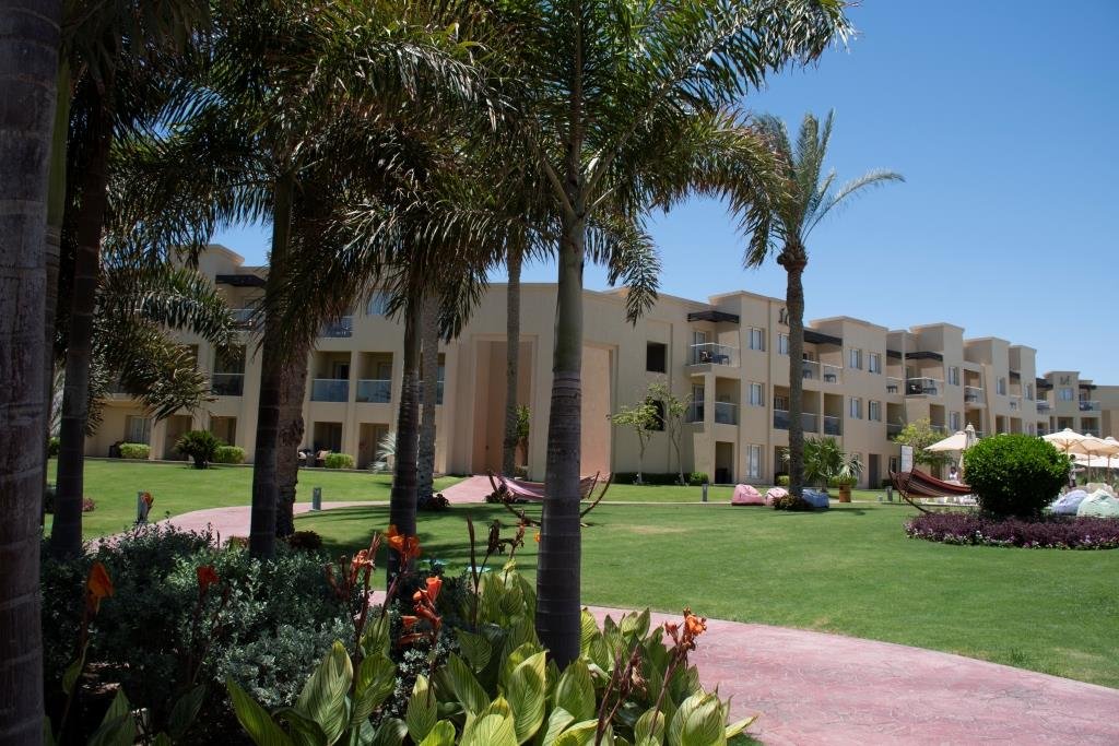 Разделение территории на условные локации дают возможность каждому получить тот отдых, который он хочет и ждет Разделение территории на условные локации дают возможность каждому получить тот отдых, который он хочет и ждет