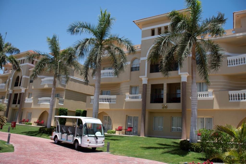 Багги довезут вас всегда в любую точку территории отеля Багги довезут вас всегда в любую точку территории отеля