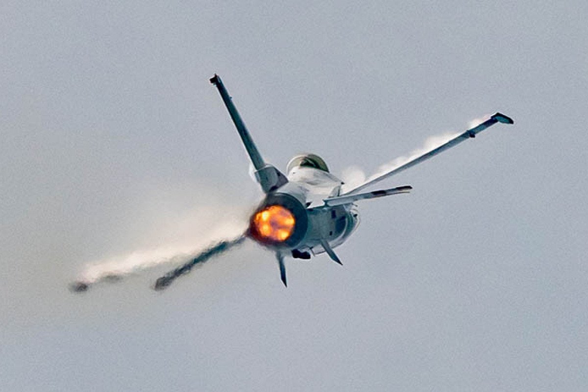 В Иране потерпел крушение истребитель