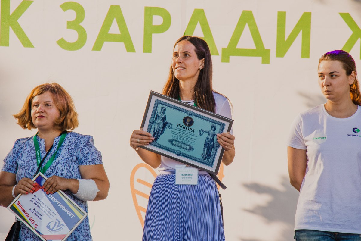 Рекорд официально зафиксировали, и счастливых лиц прибавилось Рекорд официально зафиксировали, и счастливых лиц прибавилось