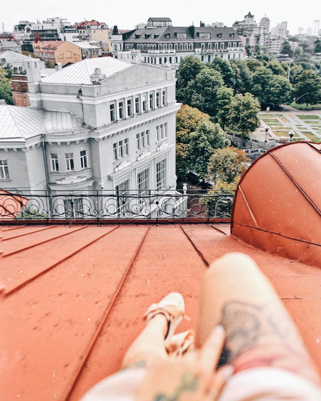 Если же вам остро потребовалось вдохновение - вам срочно стоит окинуть Киев взглядом сверху. Именно этим решила заняться @mashawakka