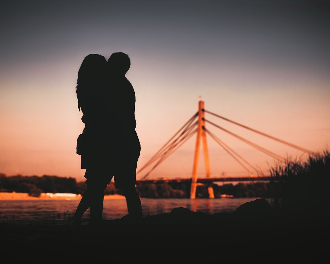 В конце концов, только на закате можно сделать такое романтичное фото, как получилось сделать у @artemlazarev_ph