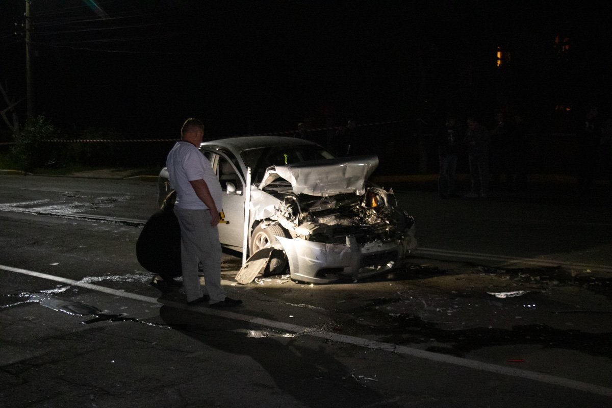 Chevrolet Aveo влетел в Mercedes на перекрестке