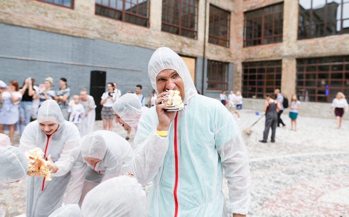 Твой лакомый кусочек торта ждет тебя на Уличной еде Твой лакомый кусочек торта ждет тебя на Уличной еде